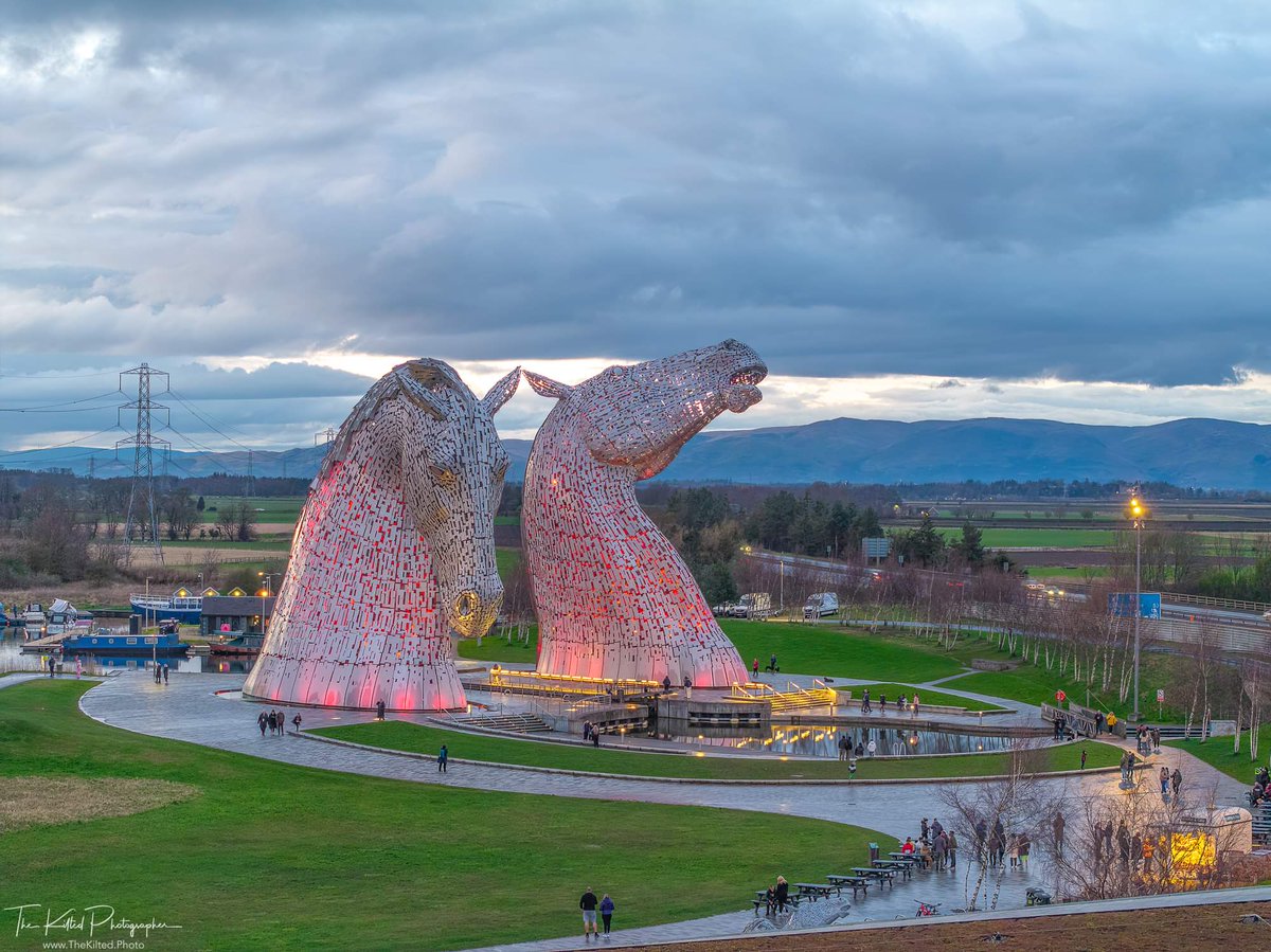 Today marks the 10th birthday of The Kelpies🐴🎂🏴󠁧󠁢󠁳󠁣󠁴󠁿. Are you going to join them on the 27th of April for the celebrations?

#TheKelpies #VisitScotland #Scotland #Kelpies #Falkirk #AndyScott