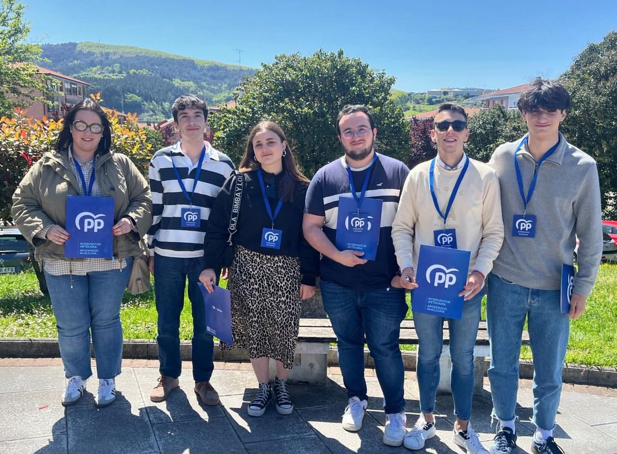 Honor a los cientos de chavales de @nnggmadrid que habéis estado hoy en Pais Vasco mejorando la democracia. Sois un ejemplo para toda la juventud trabajando por nuestra nación sin esperar nada a cambio 🇪🇸