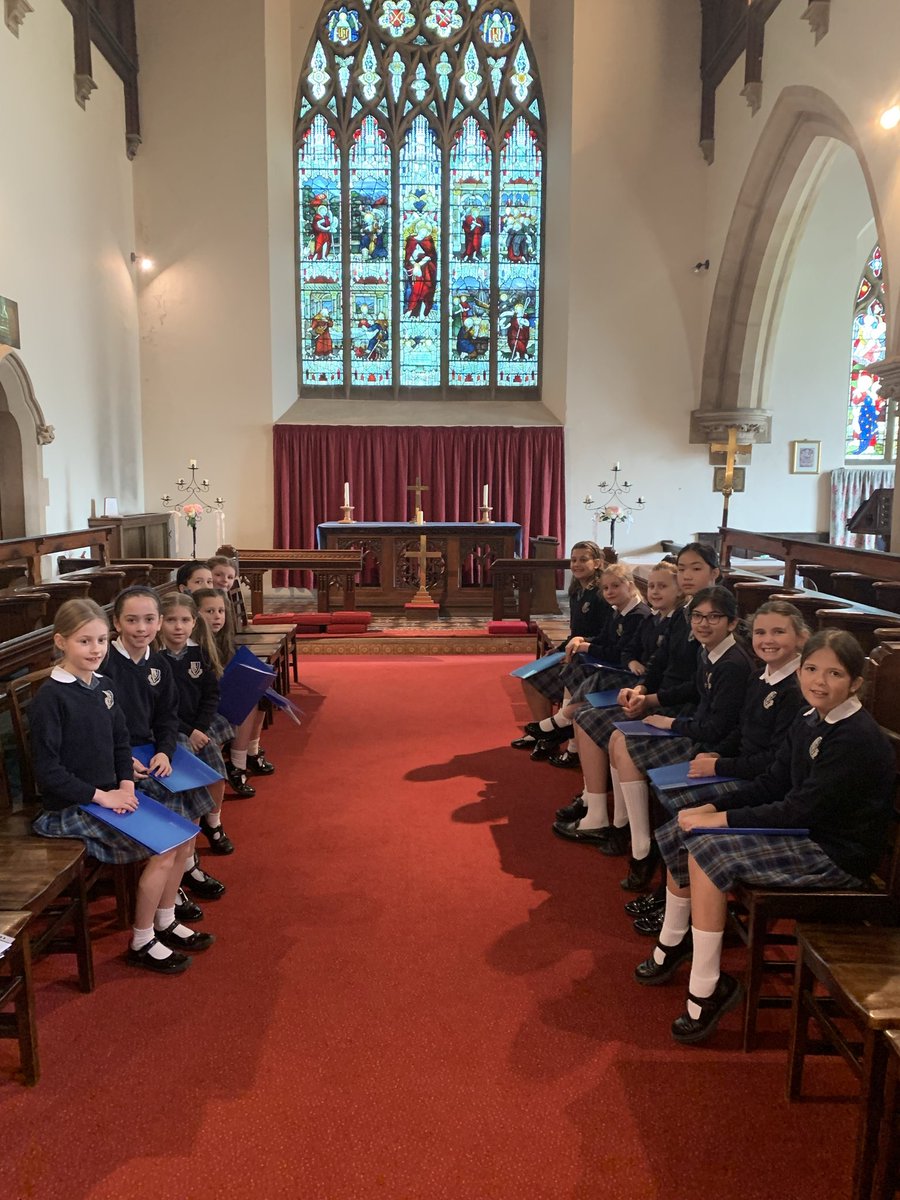 🎶 On Saturday, some of the MSJ Prep Choir girls provided music for the Mayor's Civic Service.🎶 It was an honour to be asked to sing at such a prestigious event and the girls performed beautifully! @malvernstjames #local #community #mayor #musicbringspeopletogether