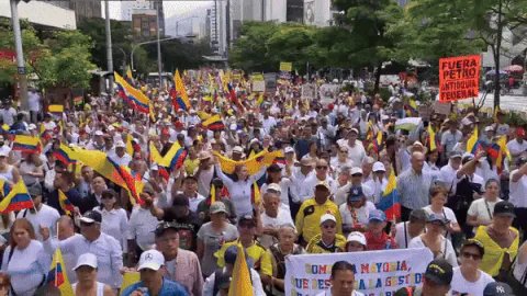 Creo que el Gobierno debe tomarse 'un respiro' para interpretar lo ocurrido. En el caso que pude observar en Bogotá, entre las 10:10 y las 12:10 por mi puesto de observación pasaron alrededor de 400 personas por minuto. Luego, al cierre de la marcha, desde mi puesto de