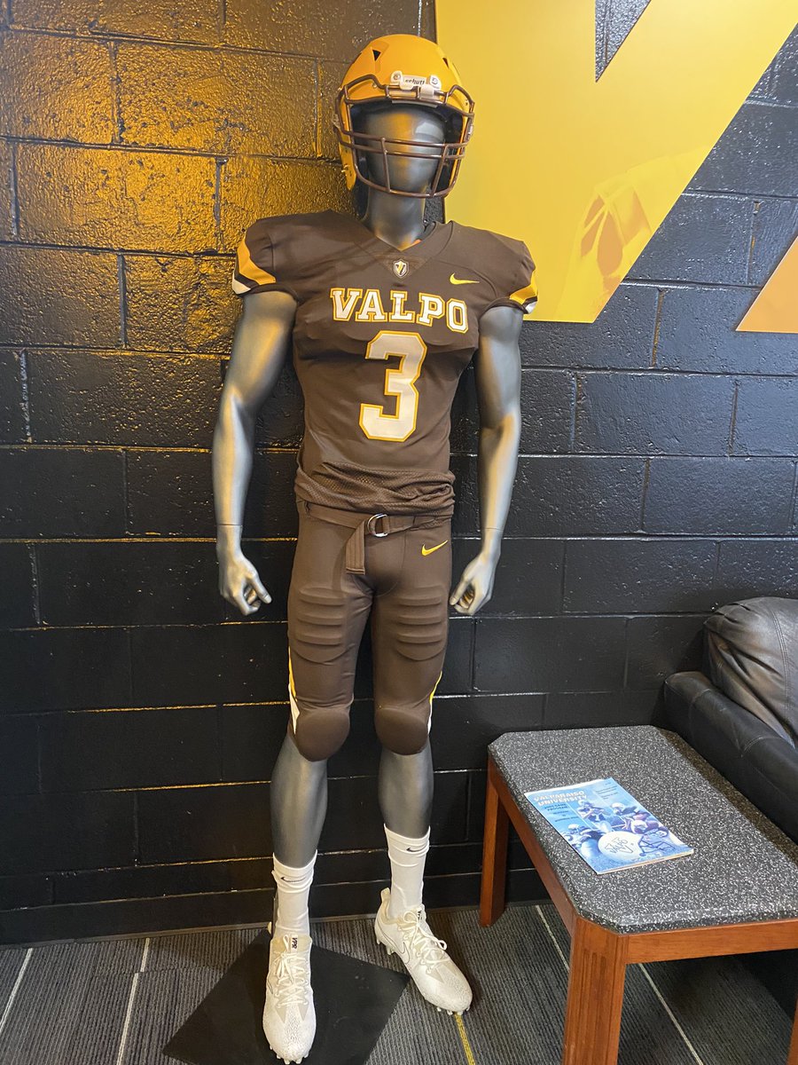 Had a great time at <a href="/valpoufootball/">Valpo Football</a> for their Junior Day! Excited to come back for camp in the summer!
<a href="/JBSFootball/">JBSFootball</a> @JBSAthletics <a href="/Coach_RJG/">RJ Ghilarducci</a> <a href="/CoachJSmith91/">Jackson Smith</a> <a href="/Coach_M_Rodgers/">Marty Rodgers</a>