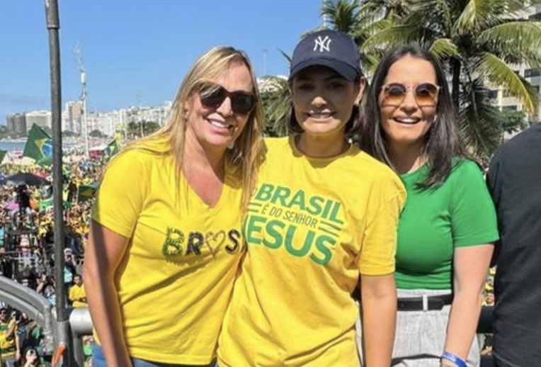 Brasília faz 64 anos e a vice governadora, que quer governar o Distrito Federal, vira as costas para Brasília e prefere se abraçar com a extrema direita no Rio de Janeiro. Brasília merece respeito!