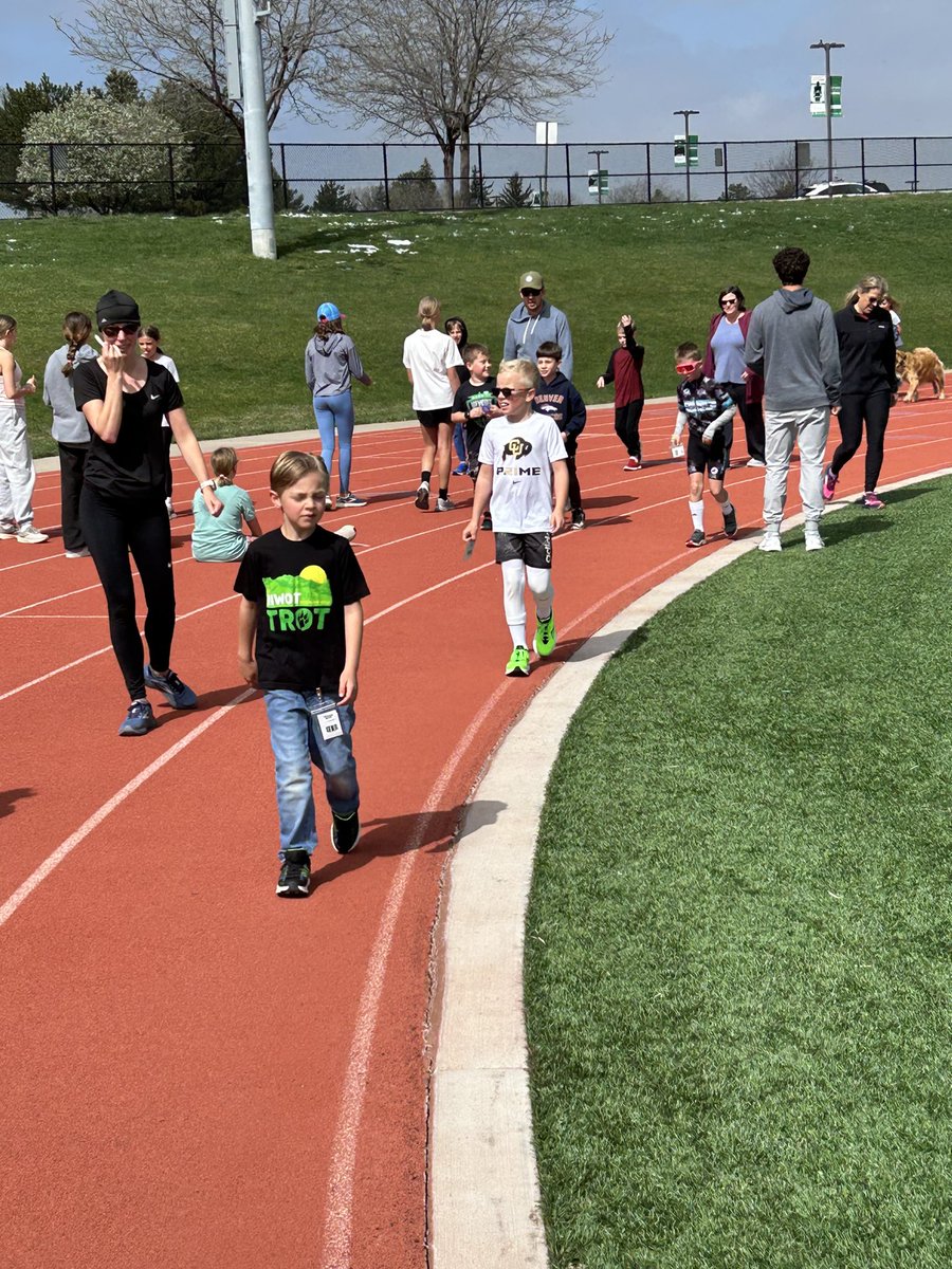 Amazing! 100+ students showed up this morning to get more miles towards their 100 mile goal. Thank you, Ms. Balog, for inspiring these young Niwot runners! #StVrainStorm <a href="/SvvsdSchuh/">Kristopher Schuh</a> <a href="/SVVSDsupt/">svvsdsupt</a> <a href="/niwotathletics/">Niwot Athletics</a> <a href="/NiwotHS/">Niwot High School</a>