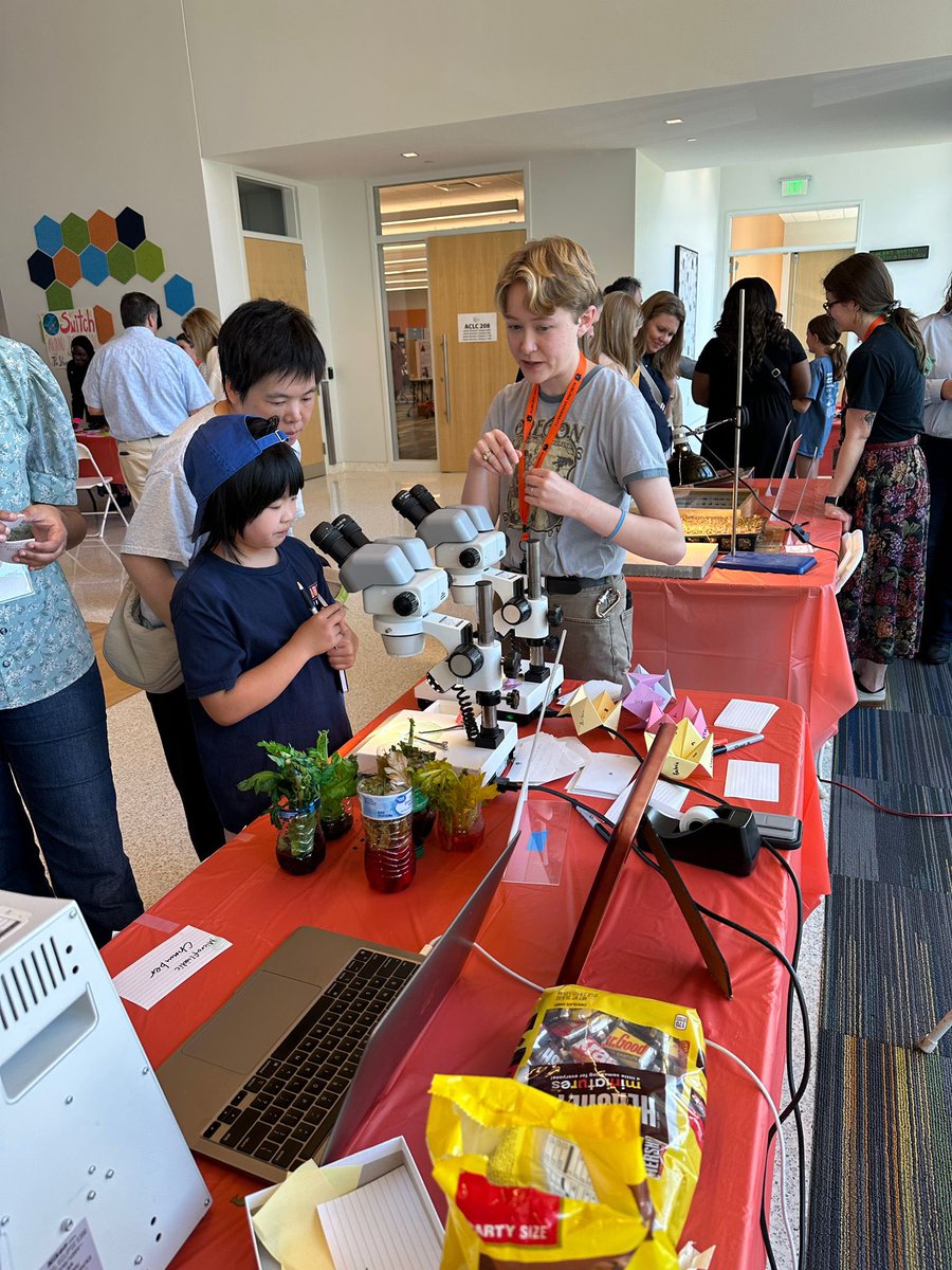 The De La Fuente lab recently participated in the Alabama Science and Engineering Fair STEM Expo, where we showcased slides of microbial pathogens and insect specimens at our table. Students  from grades 6-12 showed high level of enthusiasm as they engaged with our exhibits.
