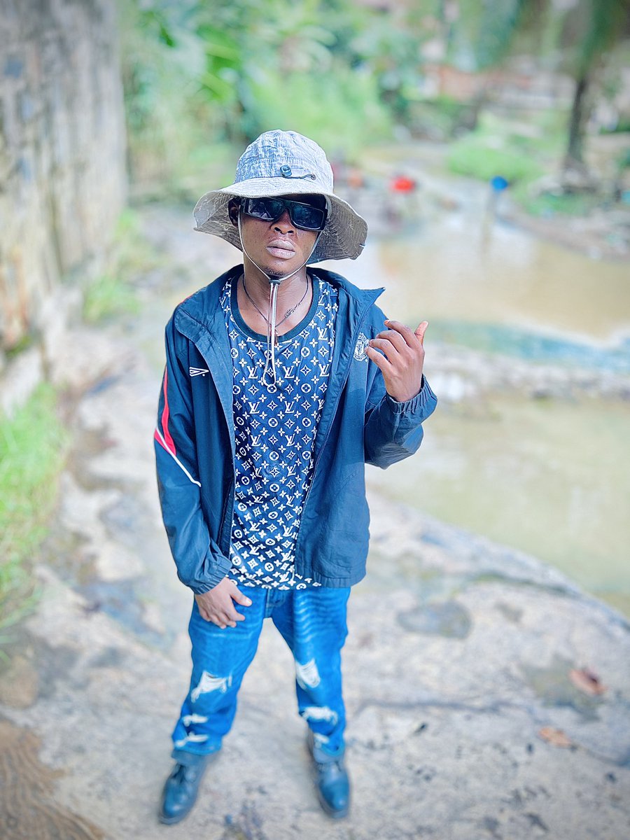 mbundafrick's tweet photo. Niveau élancé 🤟
MBOTE FAMILLERON 🫡 https://t.co/OpLRgElqTT
