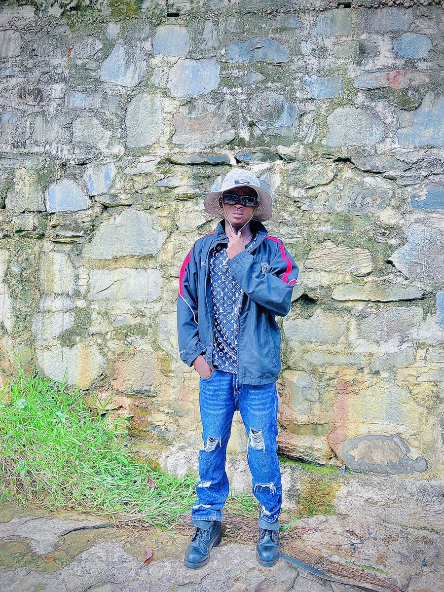mbundafrick's tweet photo. Niveau élancé 🤟
MBOTE FAMILLERON 🫡 https://t.co/OpLRgElqTT