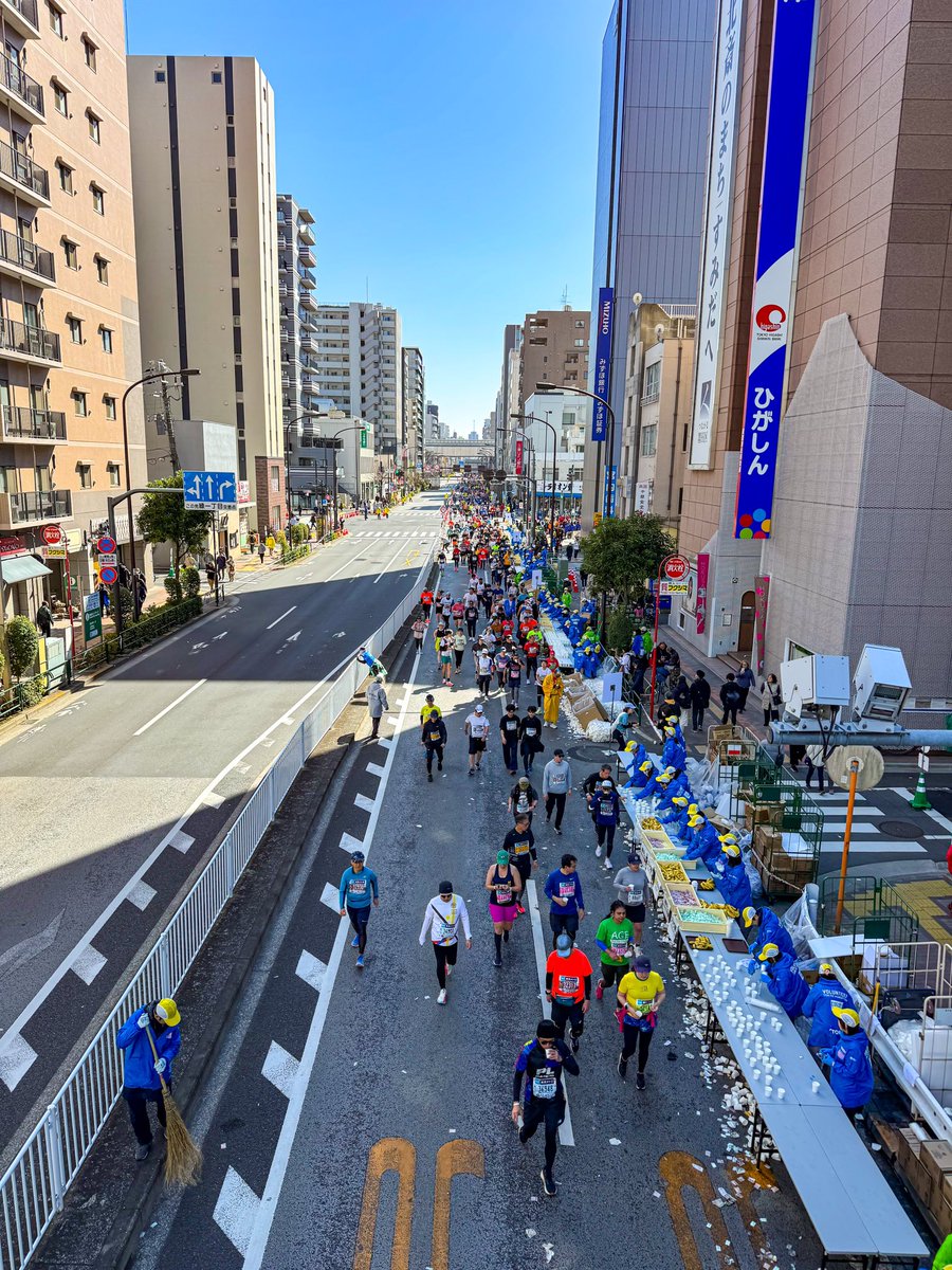 A walk around Tokyo on a beautiful March day! First up, the Tokyo Marathon cut right across my neighborhood in Sumida 🏃‍♂️