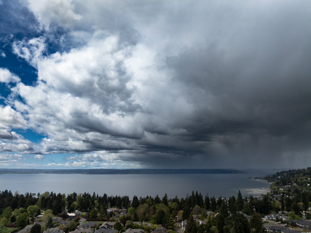 Sun to the left of me, Convergence Zone to the right. Here I am, stuck in the middle with you. #wawx