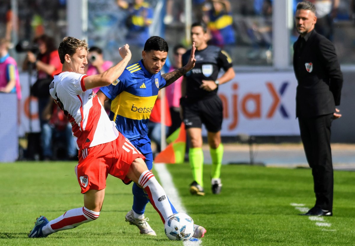 🏆 #CopaSurFinanzas @BocaJrsOficial superó por 3-2 a @RiverPlate y avanzó a la semifinal. 🔵🟡 Miguel Merentiel x2 y Edinson Cavani 🔴⚪ Miguel Borja y Paulo Díaz 📝 shorturl.at/fpT46