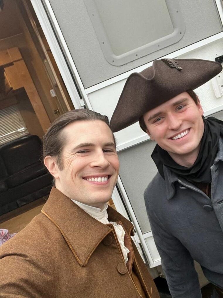 🩷🌷🩷Happy Marvellous Monday Sassenachs🩷🐨💐🐱🌷🐶🌻🦜🩷Wishing everyone a wonderful week and a Berry Sweet Day 🌻🌷🌻Bee Wonderful You 🐝 #lordjohngrey #outlander #william