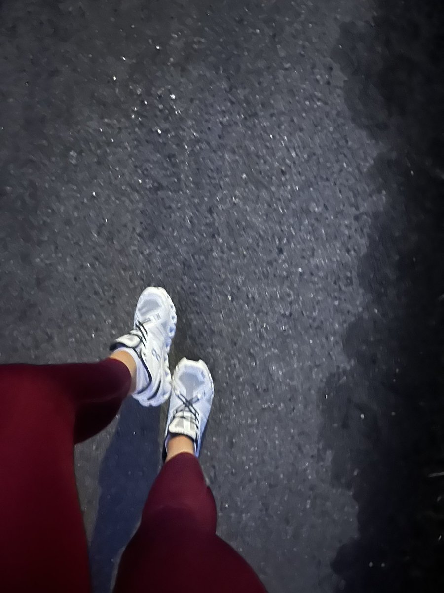 EmmaInnes13's tweet photo. First outdoor run of the year.. inspired by London Marathon and @PForbes_802 😁

#FairWeatherRunClub https://t.co/nJ8tWaTQLC