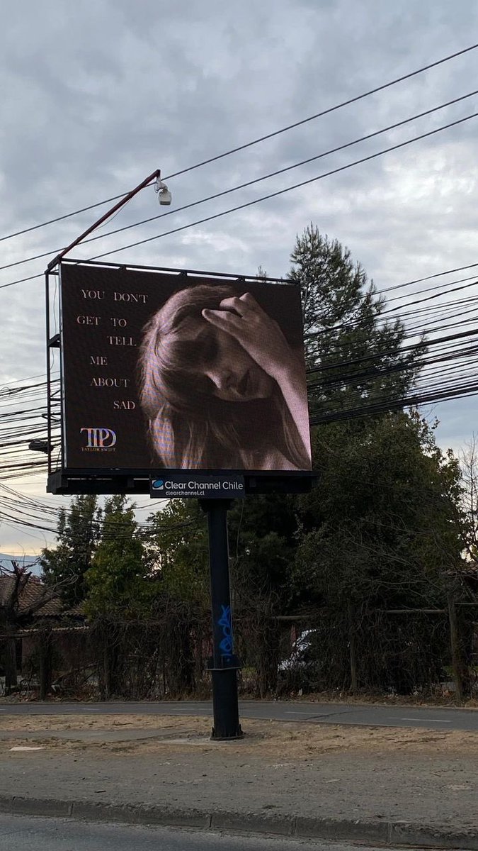 tswiftcl's tweet photo. Chilean swifties celebrate in a big way! Last Friday was The Tortured Poets Department release day and we wanted to share it with everyone, so we decided to show it on these billboards that are installed in different cities of our country. 🤎@taylornation13 @taylorswift13 #TTPD https://t.co/ABRuYN0P4c