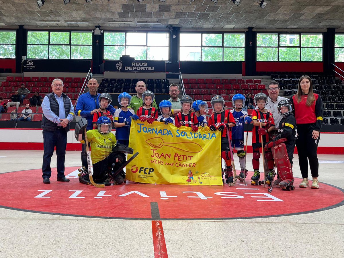 jsalvadoirius's tweet photo. Des de la Fundació #JoanPetitNensAmbCàncer i la Federació de @FCPatinatge hem impulsat una #JornadaSolidariaJoanPetit.
Dels prebenjamins a l’#OKlliga els braçals han ajudat a la recerca pel #càncerinfantil.
Moltes gràcies als clubs, jugadors, famílies i àrbitres!
#stickcontent https://t.co/JoXwEM8RLx
