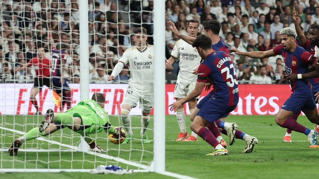 Lack of goal-line technology creates chaos in Real Madrid-Barcelona clash prosoccerwire.usatoday.com/lists/real-mad…