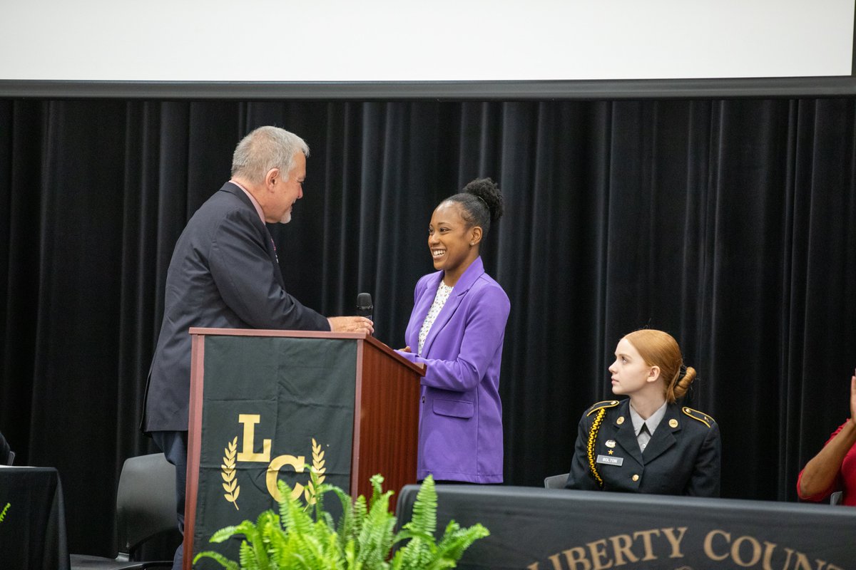 Recently, Supt. Woods visited Liberty County High School in the @LibertyCoSchool System to present them with a 2023-2024 Military Flagship School Award. Congratulations, LCHS Panthers! Check out more photos from the event at flic.kr/s/aHBqjBmYaV. #GAMonthoftheMilitaryChild