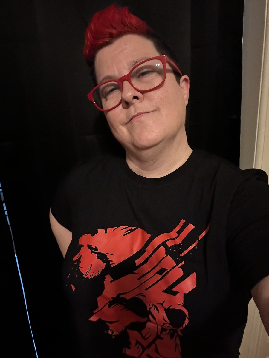 Finally wearing the awesome t-shirt that @TechlandGames sent to me! Loving the red design! Looks great with my hair and glasses 😎🔥 @DyingLightGame