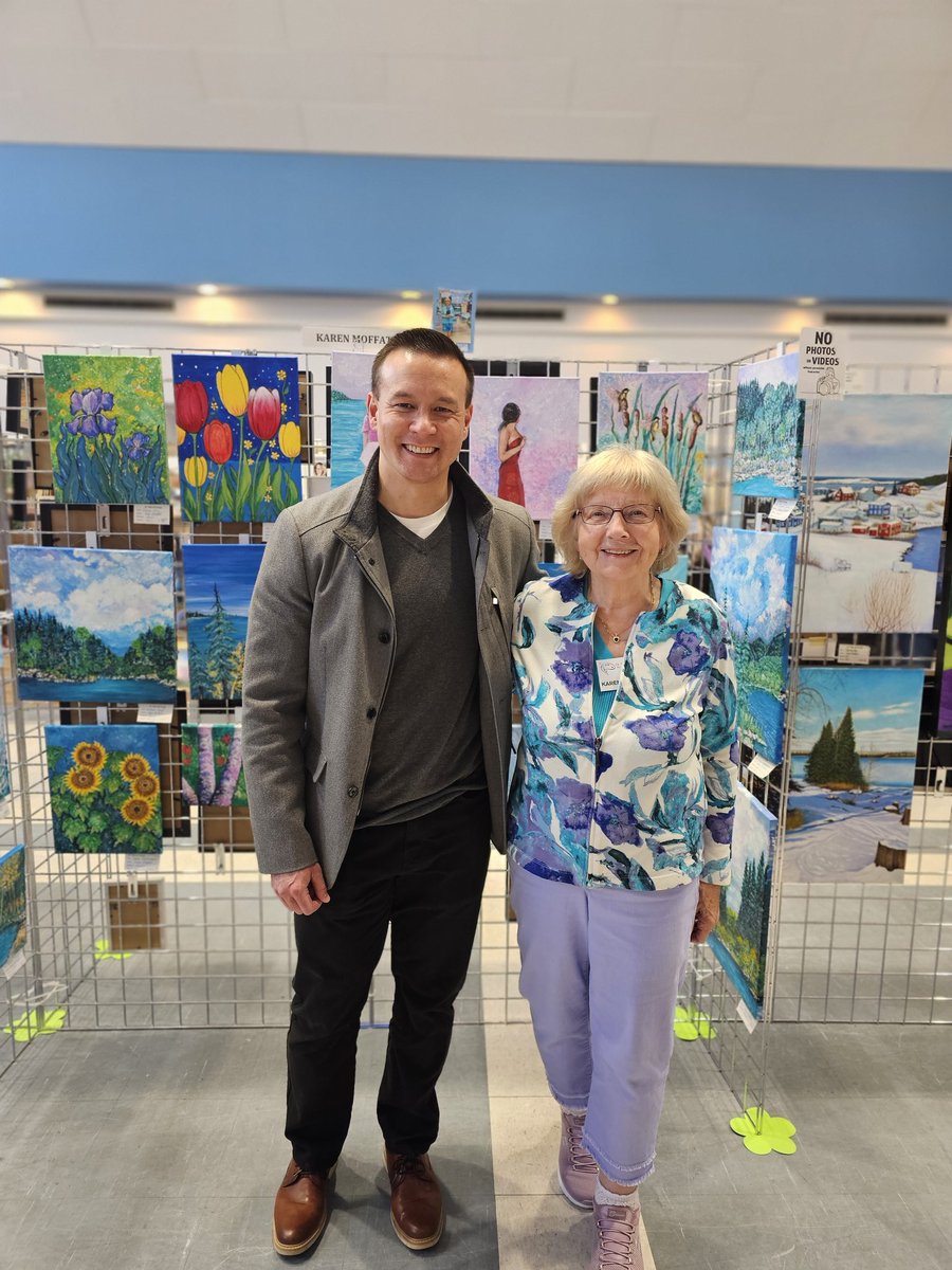 I got to visit some very talented artists and pick up a couple of pieces for my office at the St. Vital Art Group Show and Sale that took place this past Fri and Sat at The United Church in Meadowood. It was wonderful to see a full house supporting this community group. 🎨🖌