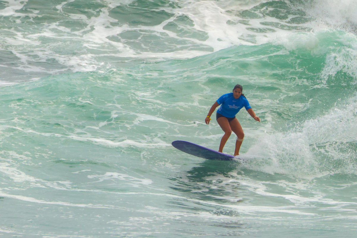 Olas de campeones en #SurfCity. 🌊🏄🏻‍♀️ Orgullosos de ti, Sindy Portillo. 👏 #ISALongboard #SurfCityElSalvador #isasurfing #isaworlds #ElSalvador