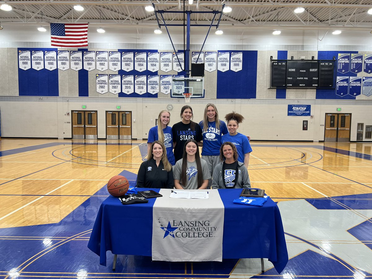 LCCstarsWBB's tweet photo. ✍️ SIGNED 🏀 The Stars are excited to officially welcome Alayna Armstrong to the family! Alayna is a 5’11 SF who comes to us from Grand Ledge HS, where she racked the accolades her Senior year! We can’t wait to see you shine⭐️ Go Stars! @AlaynaArmstro11 https://t.co/qKrki544Xc
