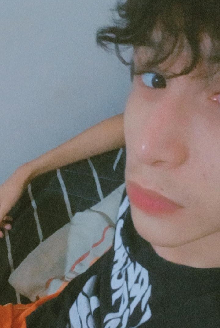 iphonsy's tweet image. gente? #lipe via weverse