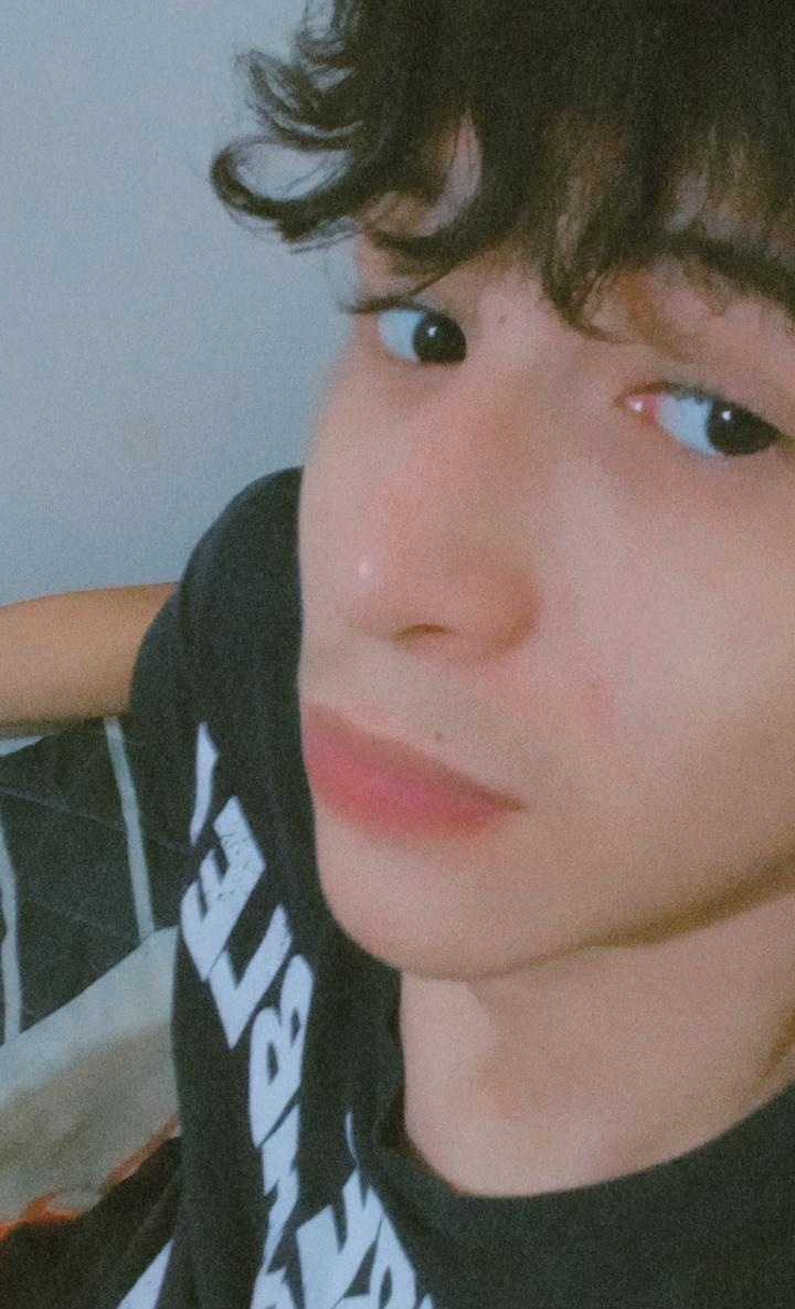 iphonsy's tweet image. gente? #lipe via weverse