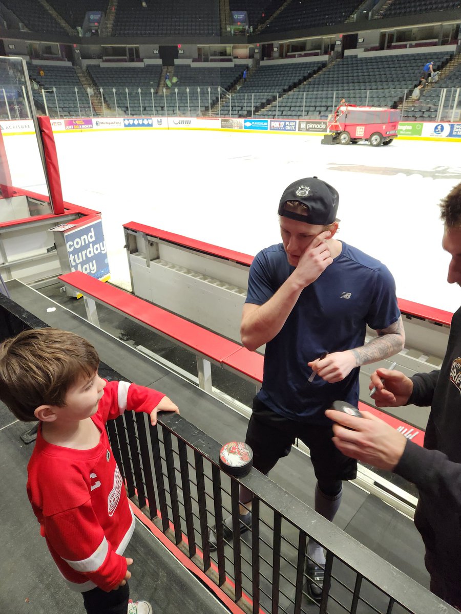 DetroitNole's tweet photo. @Matt_Luff25 @Timmy_Getts26 @griffinshockey 
My 3 year old son Joey at his first hockey game didn't realize the guys signing his pucks were the players he talked all week about seeing because they didn't have their jerseys on.  He was sad he forgot to tell them good game. https://t.co/Vaquq5lSnD