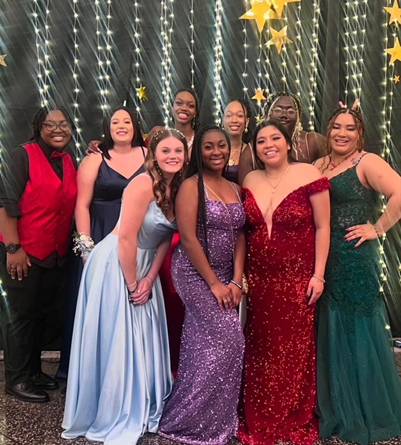 #𝓟𝓻𝓸𝓶𝓟𝓮𝓻𝓯𝓮𝓬𝓽𝓲𝓸𝓷 with these glam OWLs!! #Prom2024