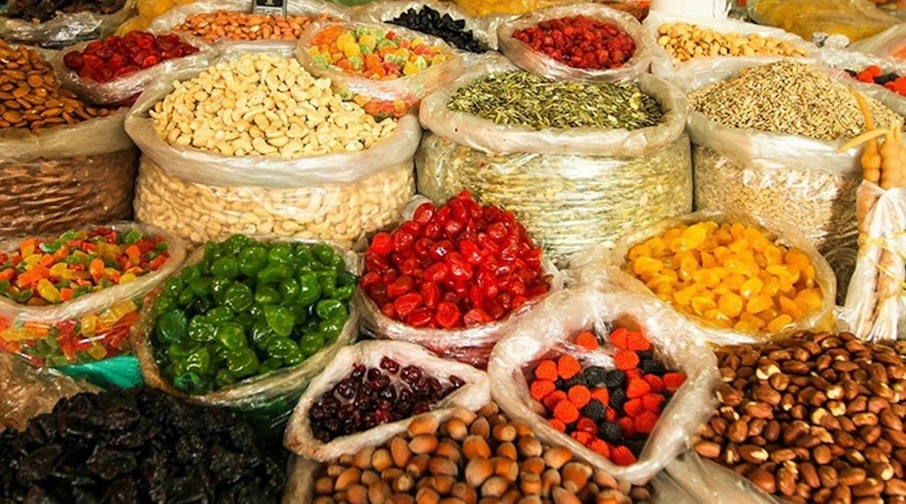 Nijerya da son yıllarda artan gıda fiyatlarına önlemek için hükümet halktan topladığı 80 çeşide yaklaşan vergiyi 9'a indirmeye hazırlanıyor. Ayrıca temel gıda artışlarını önlemek için de bu gıdaları satan kooperatif marketler kuracak.