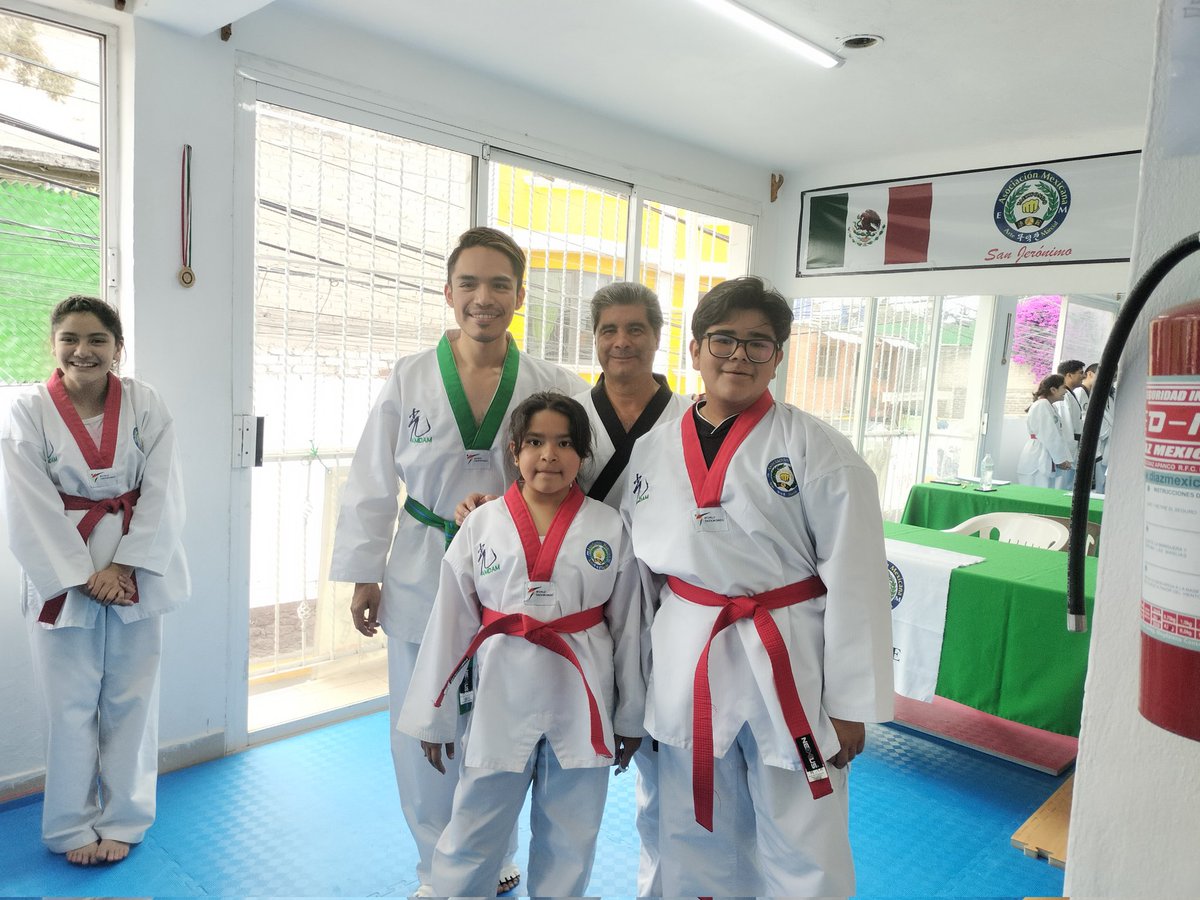 Hoy hicimos examen de cambio de grado en taekwondo 🥋