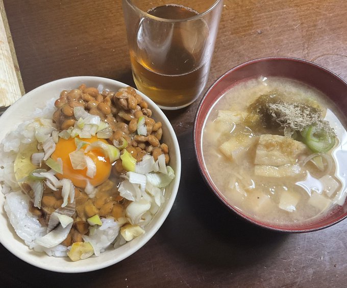 どんどん手抜きな朝ごはんに。玉子焼きすら焼かない。 