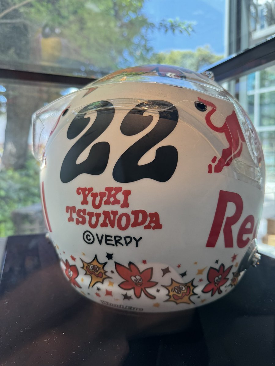 aya69drum's tweet photo. 日本GPの角田のヘルメットー！かわいい♡代官山にて https://t.co/PP68PCUoTk