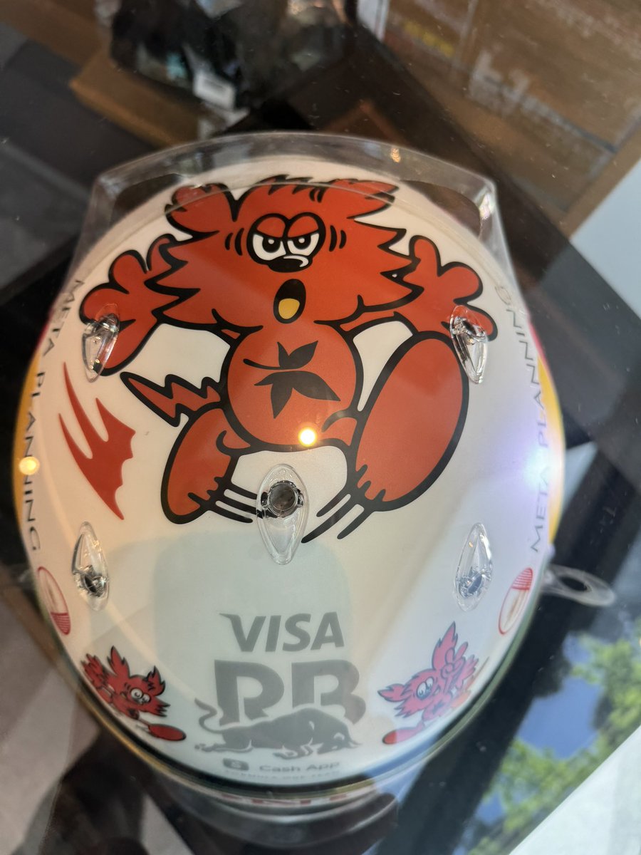 aya69drum's tweet photo. 日本GPの角田のヘルメットー！かわいい♡代官山にて https://t.co/PP68PCUoTk