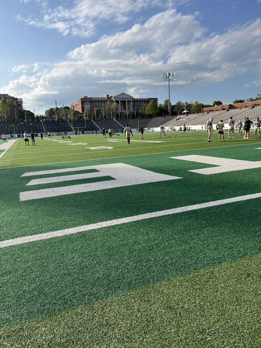 DariusBattle14's tweet photo. Had an amazing time at UNC Charlotte
@BiffPoggi @CoachDorsey7 @NickWelsh18 @CoachKTinsley @ToCreek https://t.co/yHJzwMUyHD