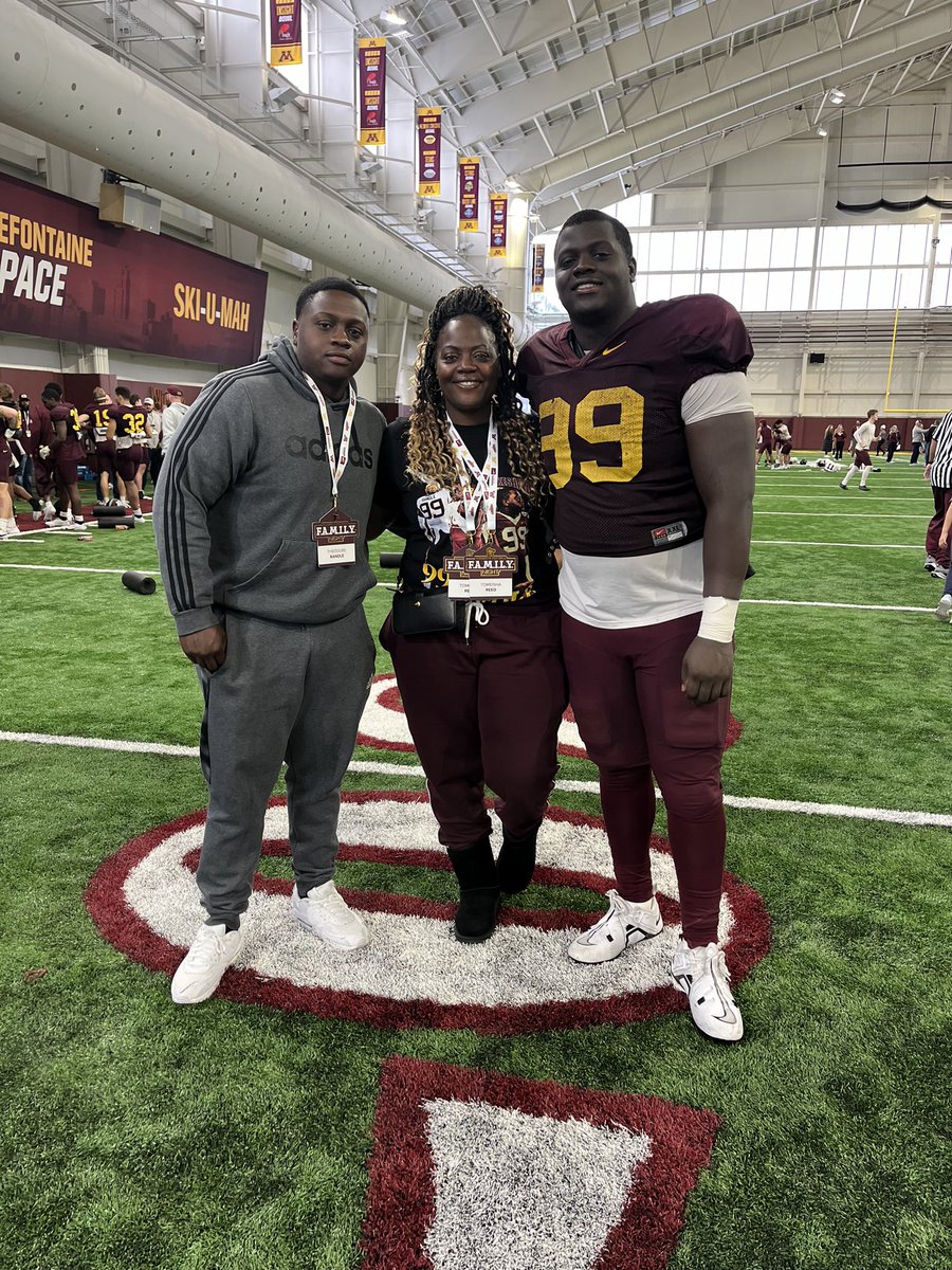 Treed97R's tweet photo. We had a wonderful time this weekend with the Minnesota Gopher football families! Looking forward to a great season! Row the boat Ski-u-mah Go Gophers!!! #99❤️🥰@TheorinR https://t.co/ryEtkSyHj5