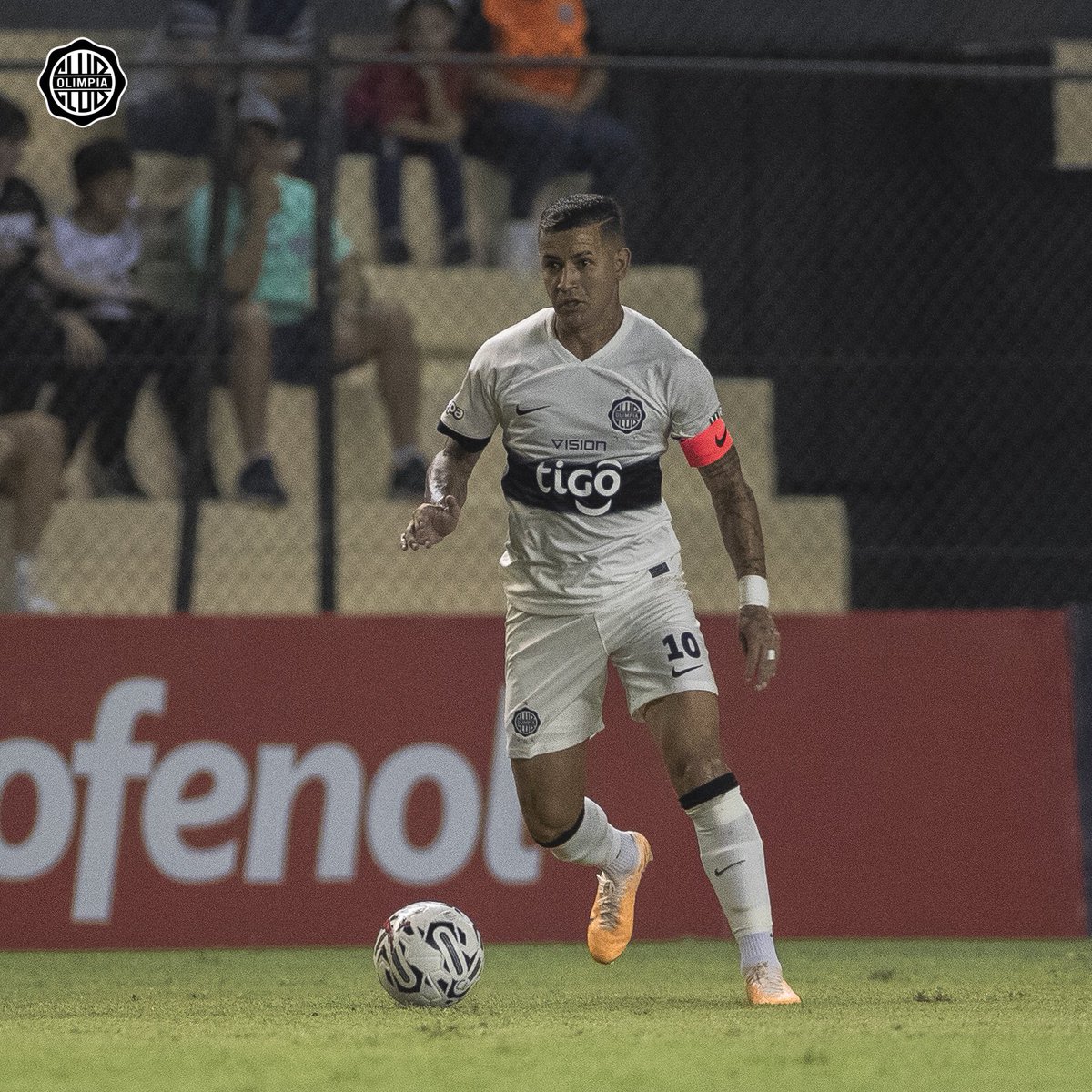 🔛 Apertura 2024 | #JuegaOlimpia 60' | 0-0 | Tres variantes en el equipo. ⬆️ Hugo Fernández, Rodney Redes y Ramón Martínez. ⬇️ Fernando Cardozo, Derlis González y Marcos Gómez. #NacionalOlimpia #SoyDelOlimpia ⚪️⚫️⚪️