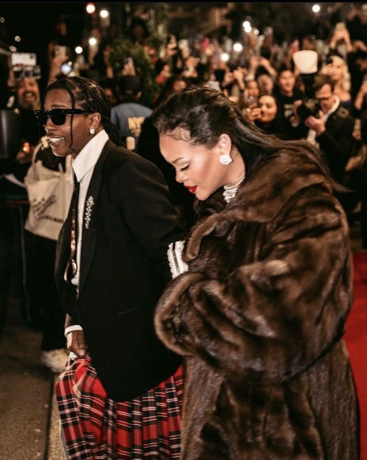 fentydix's tweet photo. Rihanna and Asap a fashionable couple…
A thread https://t.co/wQInN4tGy0