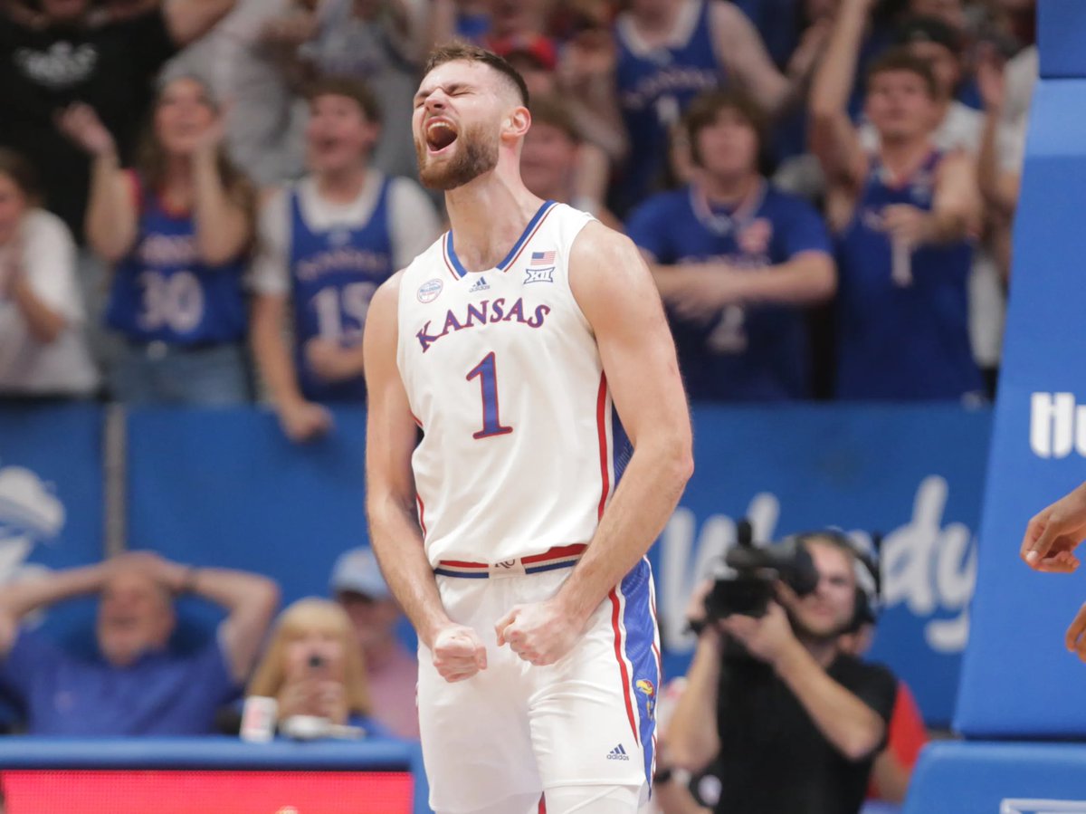 Kansas center Hunter Dickinson is planning on returning to Lawrence for his 5th season of college basketball, source tells me.

He averaged 18 PPG and 11 RPG this past season!

Bill Self has built an elite roster and the Jayhawks will be seen as the preseason #1 team!
