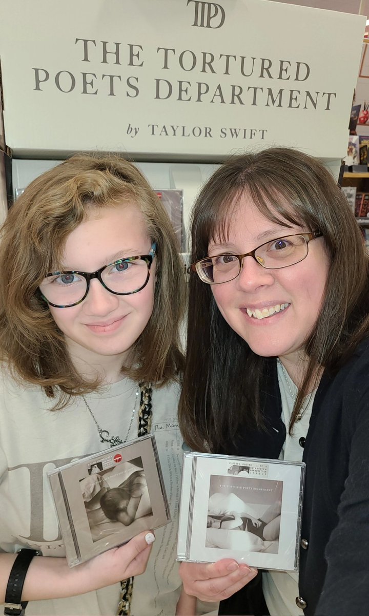 beckbeckboo's tweet photo. @target @taylornation13
My #TinySwiftie has been going w/me to buy @taylorswift13 albums since she was a baby. I love our #TaylorSwift #Target #ReleaseDay #Tradition. It's crazy to think she's experienced 12 release in 12 years! Thank you for the sweet memories Taylor.❤️
#tsTTPD https://t.co/yyKxIF9lS8