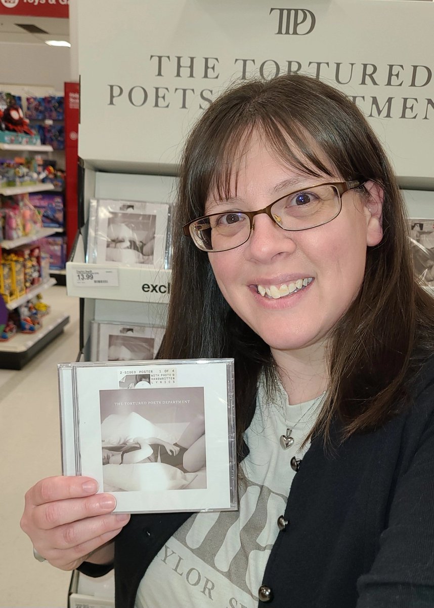 beckbeckboo's tweet photo. @target @taylornation13
My #TinySwiftie has been going w/me to buy @taylorswift13 albums since she was a baby. I love our #TaylorSwift #Target #ReleaseDay #Tradition. It's crazy to think she's experienced 12 release in 12 years! Thank you for the sweet memories Taylor.❤️
#tsTTPD https://t.co/yyKxIF9lS8