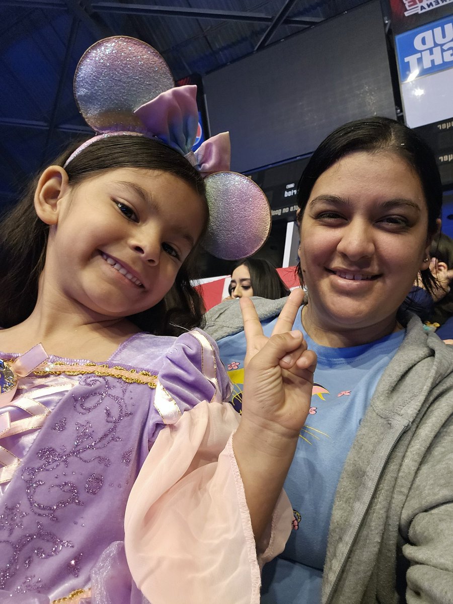 StylistMandiDay's tweet photo. #DisneyOnIce https://t.co/a0pLaqzf80