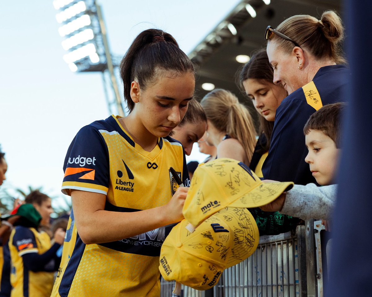 Over 4,000 fans in the stands yesterday to watch the first leg of our semi-final against Sydney FC! 👏

Thank you, Mariners Family 💛💙

#CCMFC #TakeUsToTheTop
