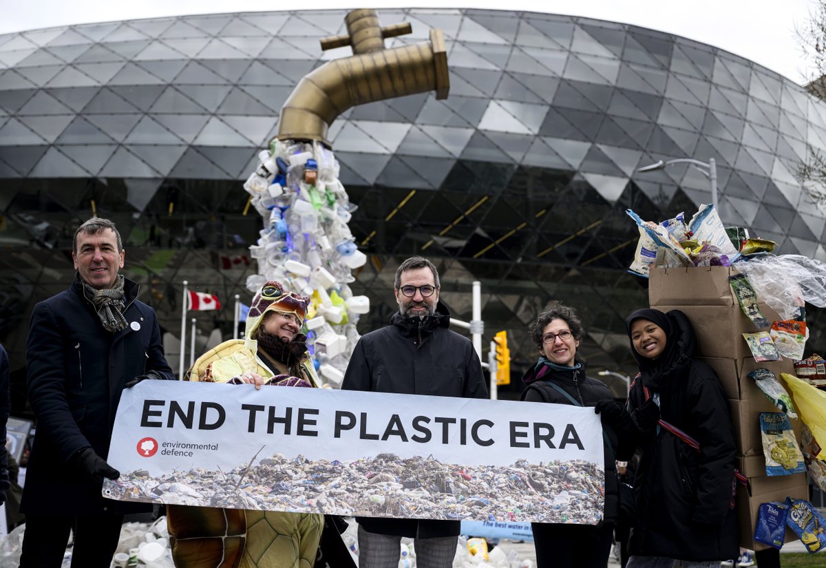 envirodefence's tweet photo. THANK YOU for marching with us today to #EndThePlasticEra! The Global Plastics Treaty are a pivotal moment. Hundreds of people joined us as we marched through downtown Ottawa to send a strong message to the negotiators that we need a Treaty to end the plastic era! https://t.co/pyW9gr2Wh4