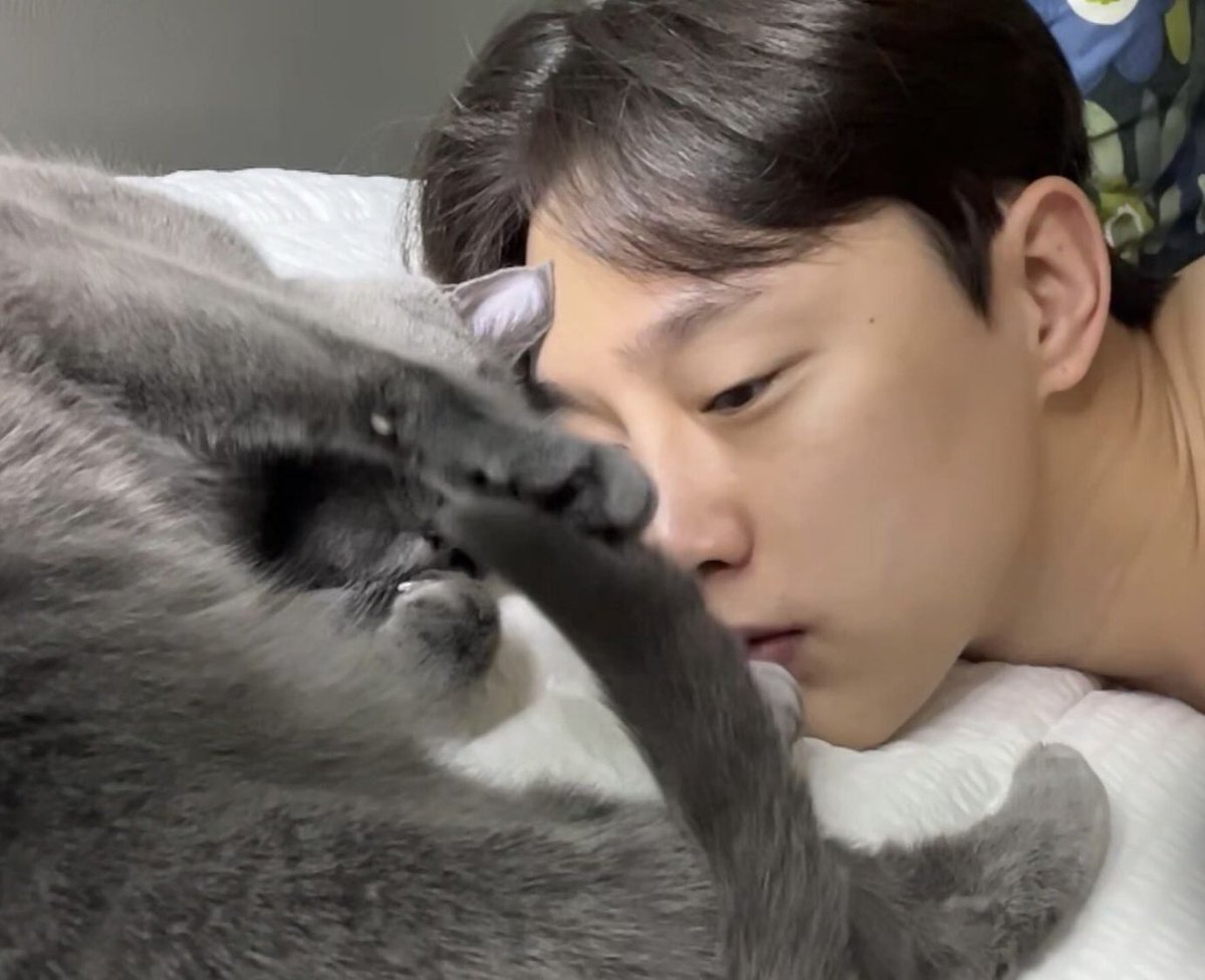 whosbin's tweet photo. late night https://t.co/FFpFKjWjUO