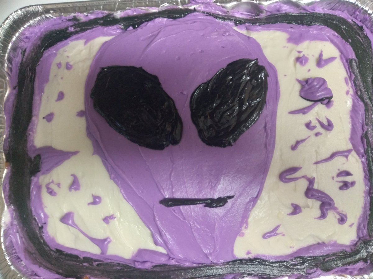 JessicaTompson's tweet photo. @Sheridalien my early(it's not till Thursday) birthday cake I decorated at my mom's today. #GIVEUSRAS4 https://t.co/HUzfhu5oZI