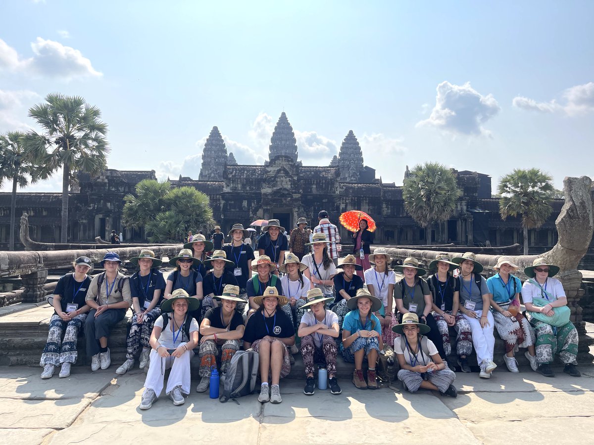 CampCambodia's tweet photo. Team explore the ancient Khmer capital city and temples after the community project works at first camp.
#Dosomethingamazing 
#Campseffect 
@campsintaus @CampsInt https://t.co/CrWp5EQhzv
