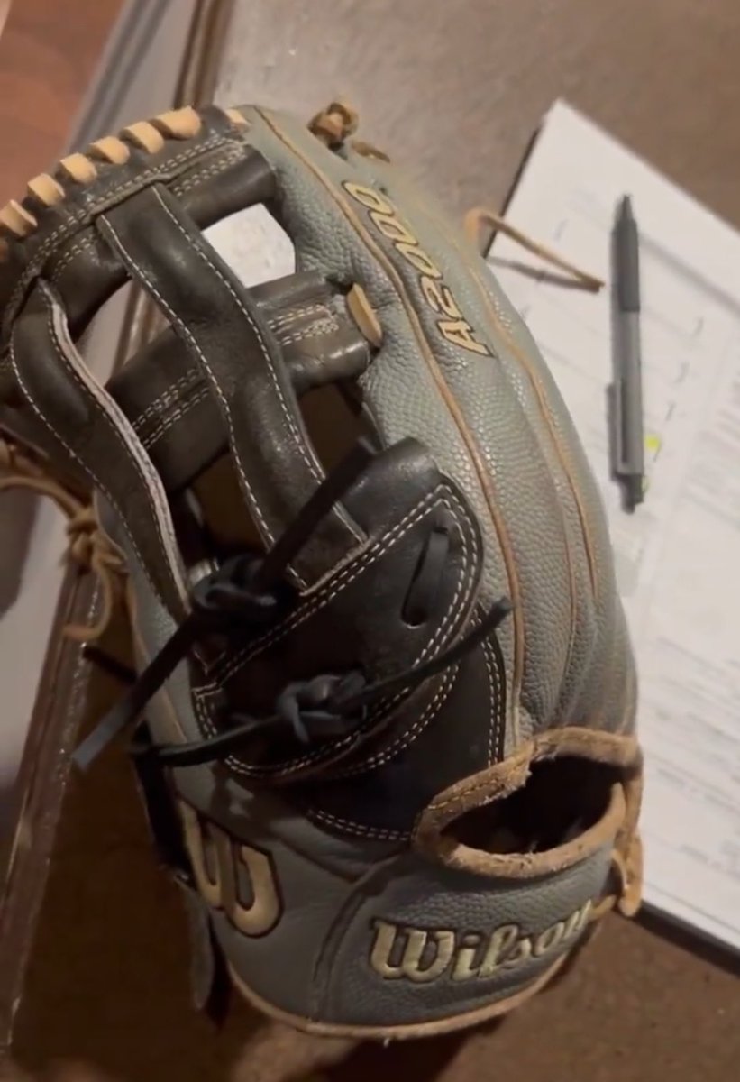 MWGloveWorks's tweet photo. Another busy week at Midwest GloveWorks! Relaces and repairs! Thanks to @buyfastpitchgloves and @ballplayersbalm for keeping me in the game! #gLOVE #Relacedontreplace @wilsonballglove @rawlings @akadema_pro https://t.co/rWgbnKeDy2
