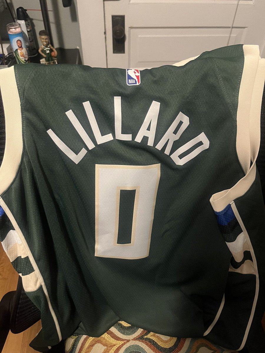 New @Dame_Lillard jersey for the playoffs /// Guess I’m wearing this during games from now on right @Bucks ? #bucksinsix