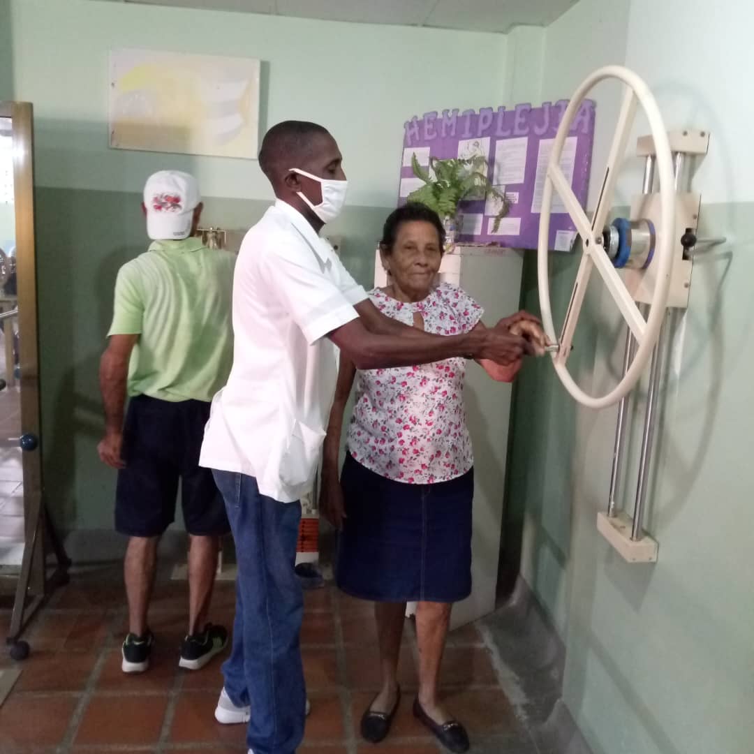 La Colaboración Médica Cubana en Venezuela entrega amor y salud al pueblo venezolano. #21AniversarioBarrioAdentro #CubaPorLaVida #HéroesDeLaSalud #CubaCoopera