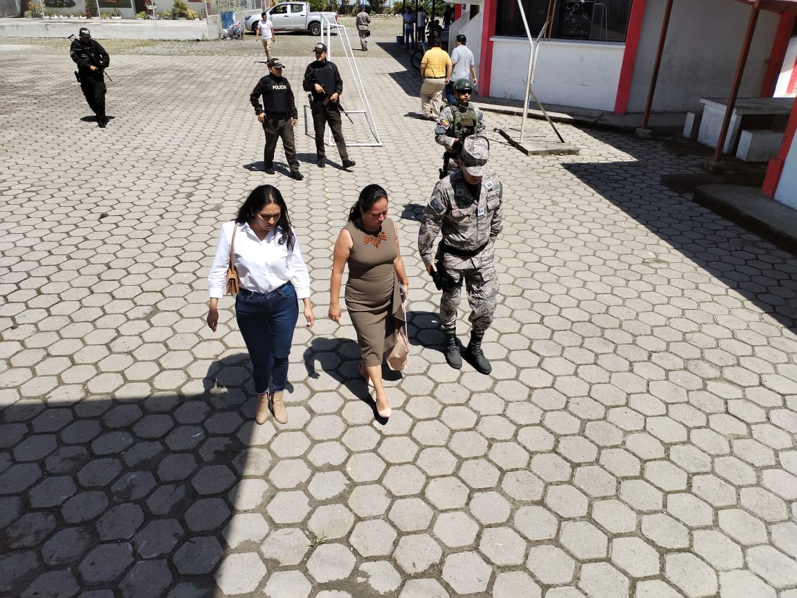 dayitavalle's tweet photo. #JefaturaPoliticadelcantonTena recorrido de los Recintos electorales en #Napo https://t.co/jWIirMLsr4
