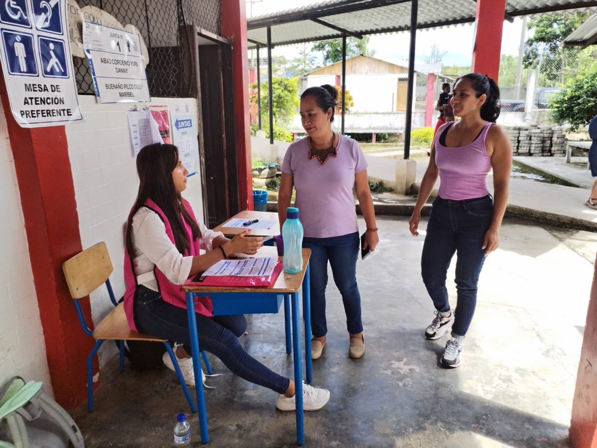 dayitavalle's tweet photo. #JefaturaPoliticadelcantonTena recorrido de los Recintos electorales en #Napo https://t.co/jWIirMLsr4